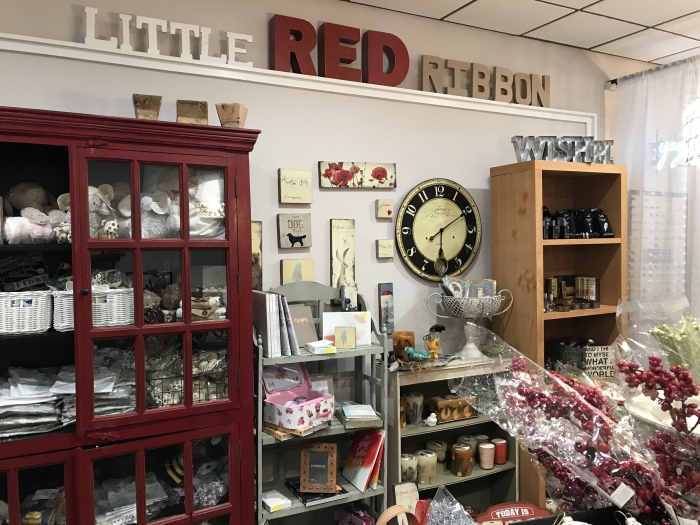 gift shop knick knacks