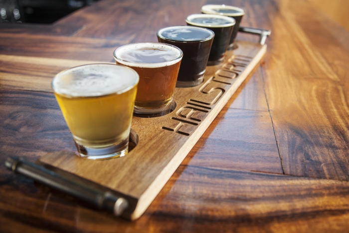flight of five beers light to dark