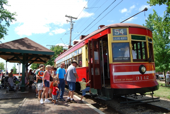 people lined up to get ona trolley car